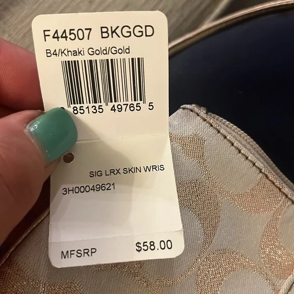 Coach NWT Signature “C” logo wristlet rose gold - Picture 5 of 7